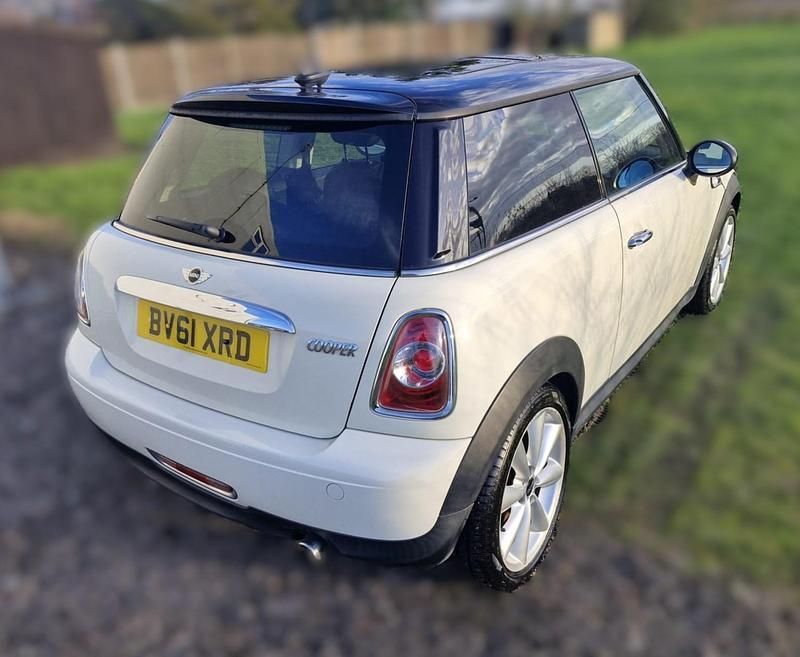 Used Mini Cooper Hatch 122 HP (89 kW) 2011 White Hatchback