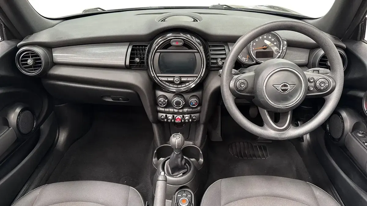 Used Mini Cooper Classic 134 HP (98 kW) 2019 Black Hatchback
