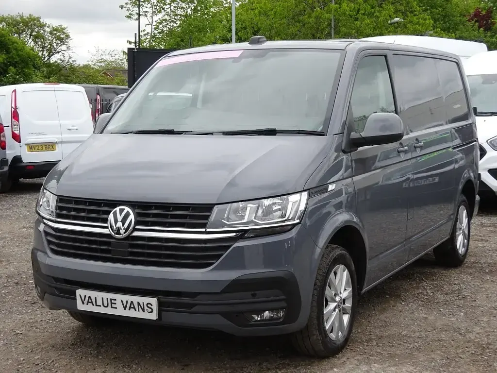 Usado VW Transporter Highline 2023 Gris Van