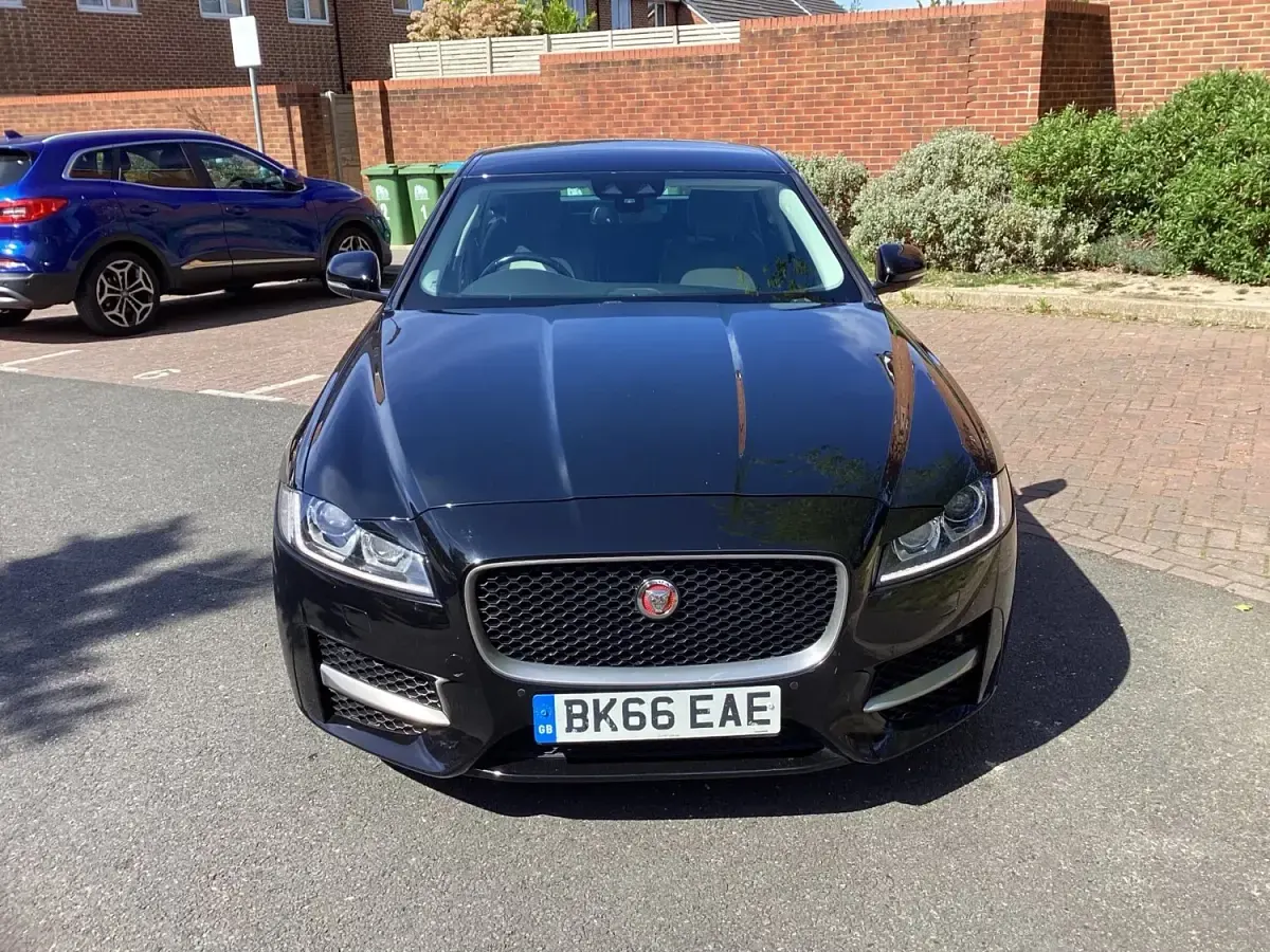 Używany Jaguar XF R-Sport 163 KM (119 kW) 2016 Czarny Sedan/Limuzyna