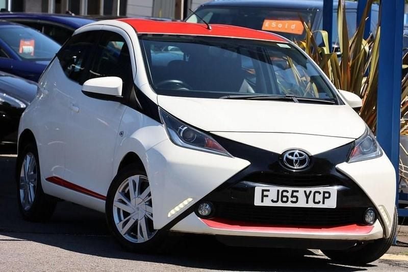 White Used 2015 Toyota Aygo x-press Hatchback | £5,591 (Good price) - Image 1/3
