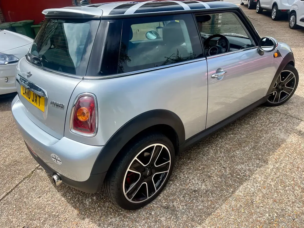 Used Mini Cooper Hatch 122 HP (89 kW) 2010 Silver Hatchback