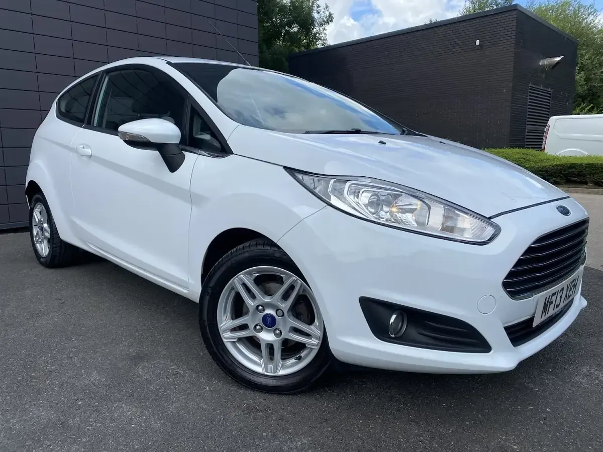 Used Ford Fiesta Zetec 82 HP (60 kW) 2013 White Hatchback