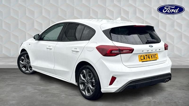 Used Ford Focus ST-Line 123 HP (90 kW) 2024 White Hatchback