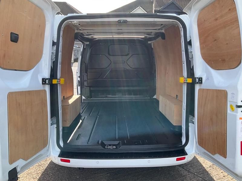 Used Ford Transit Custom Limited 130 HP (95 kW) 2022 White Van