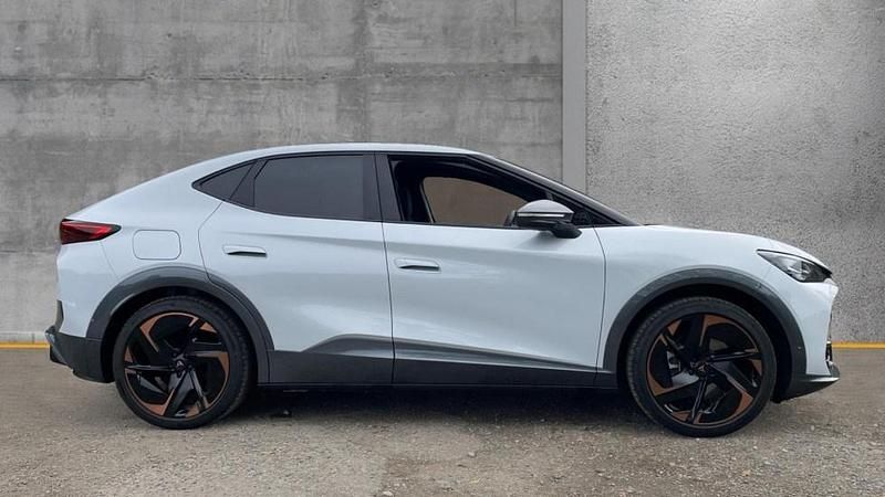 Used Cupra Tavascan 210 kW (286 HP) 2025 Metallic  white silver SUV