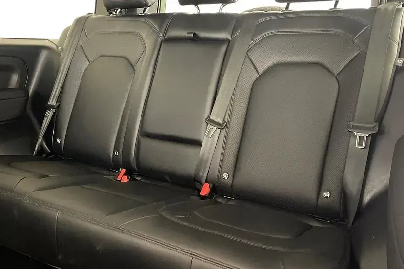 Used Land Rover Defender 75th Limited Edition 296 HP (217 kW) 2023 Grasmere green SUV