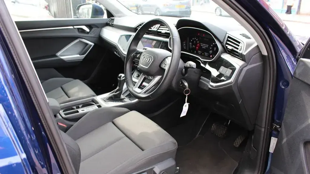 Used Audi Q3 Sport 150 HP (110 kW) 2024 Blue SUV