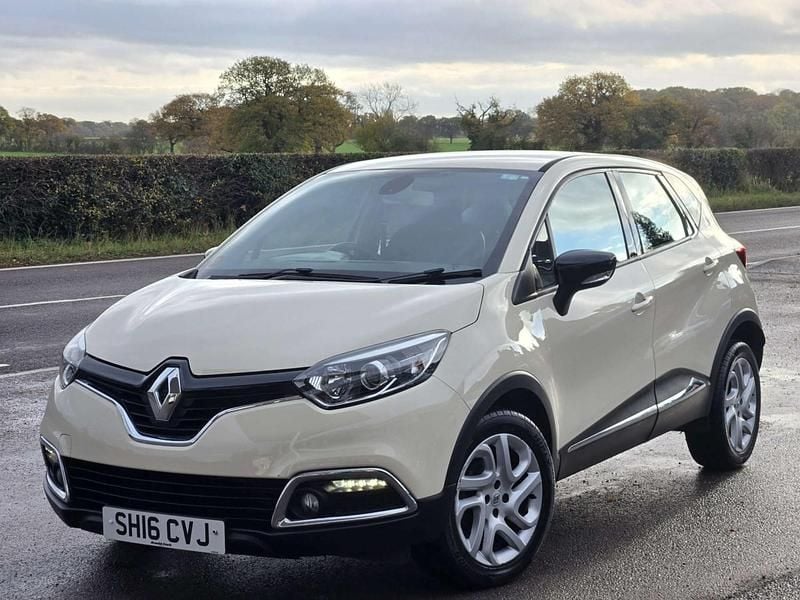 Cream Used 2016 Renault Captur Dynamique SUV | £7,795 (Fair price) - Image 1/4