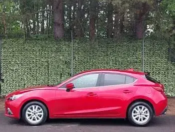 Used Mazda 3 2016 Red Hatchback