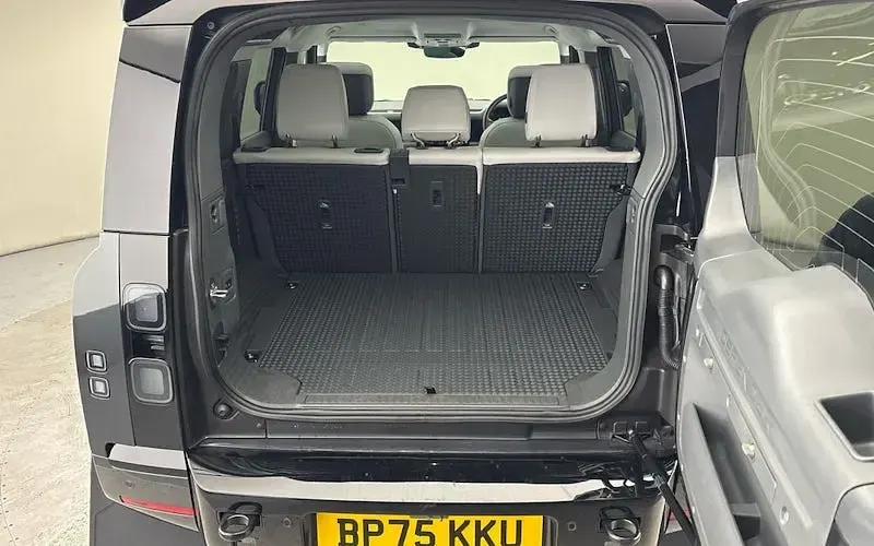 Used Land Rover Defender HSE Dynamic 349 HP (256 kW) 2025 Grey SUV