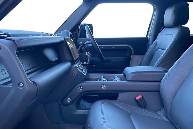 Used Land Rover Defender HSE Dynamic 350 HP (257 kW) 2025 Borasco grey Estate