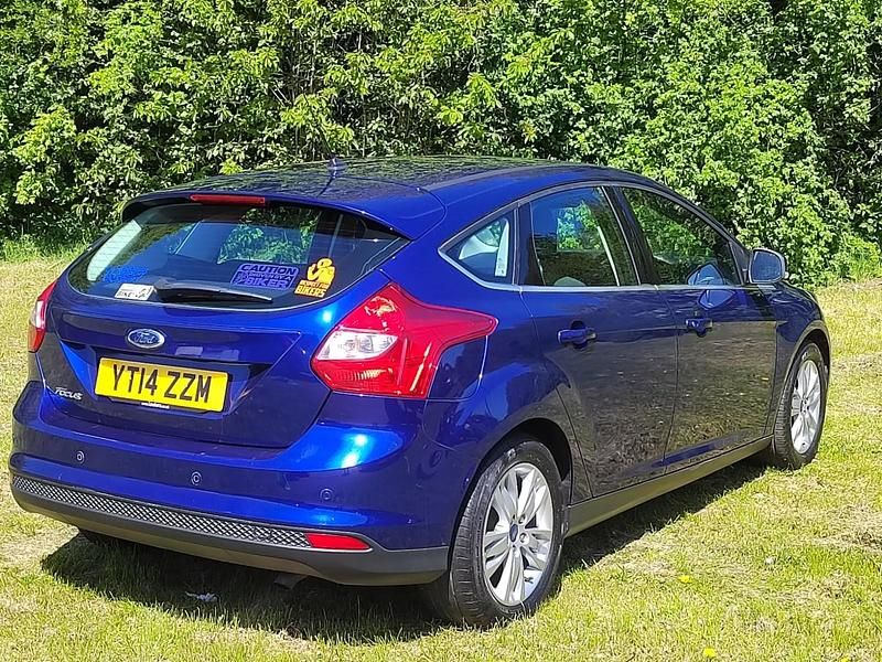 Used Ford Focus Titanium 123 HP (90 kW) 2014 Blue Hatchback