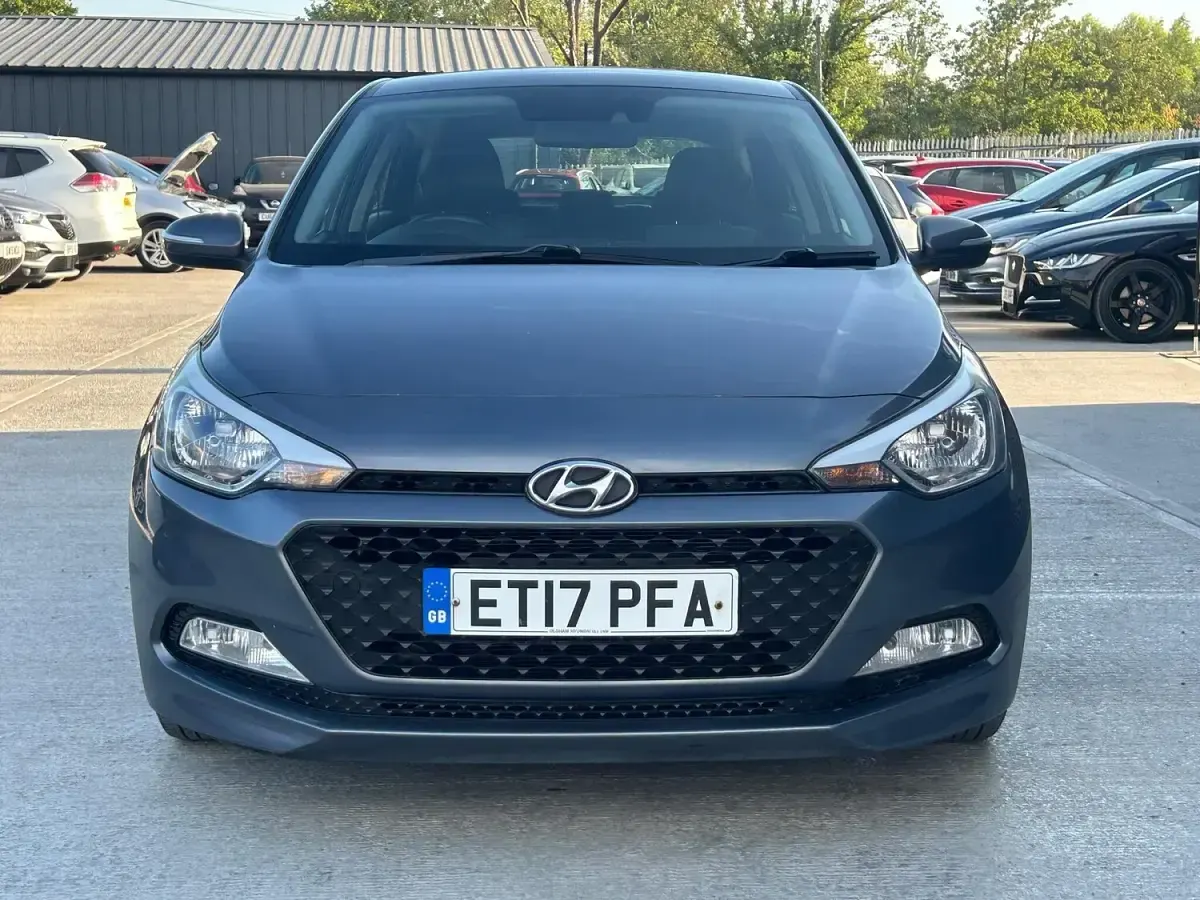Used Hyundai i20 SE 84 HP (61 kW) 2017 Grey Hatchback