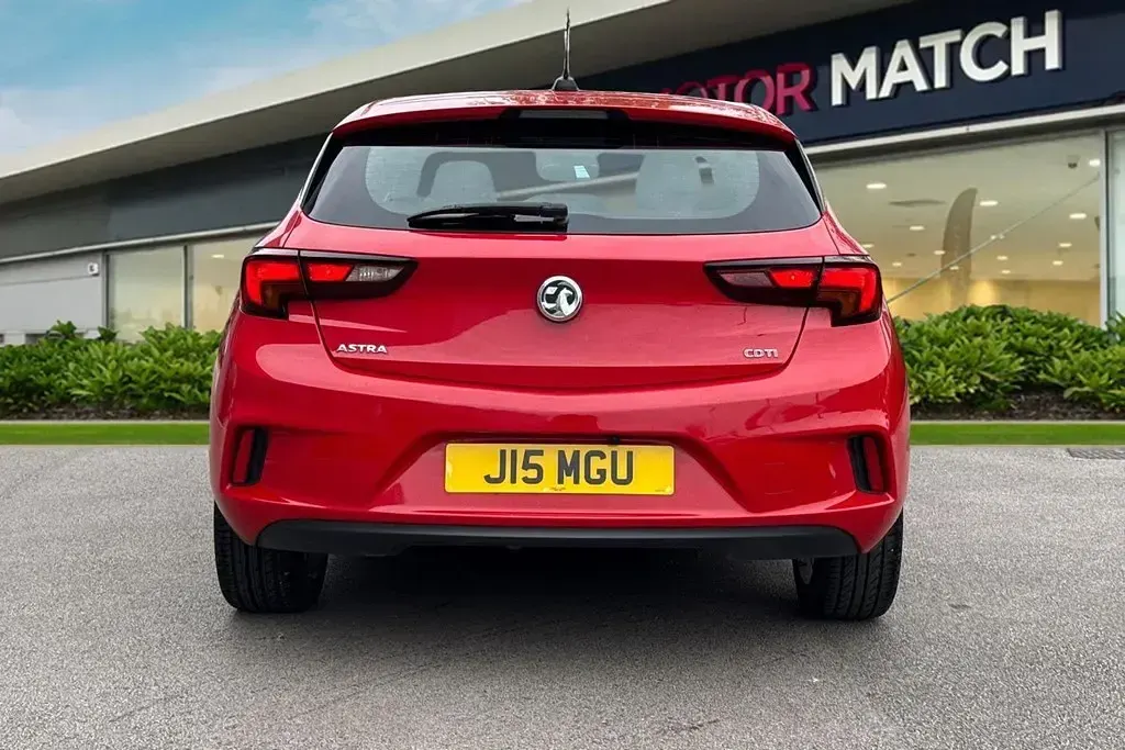 Usado Vauxhall Astra SRi 136 CV (100 kW) 2017 Rojo Utilitario
