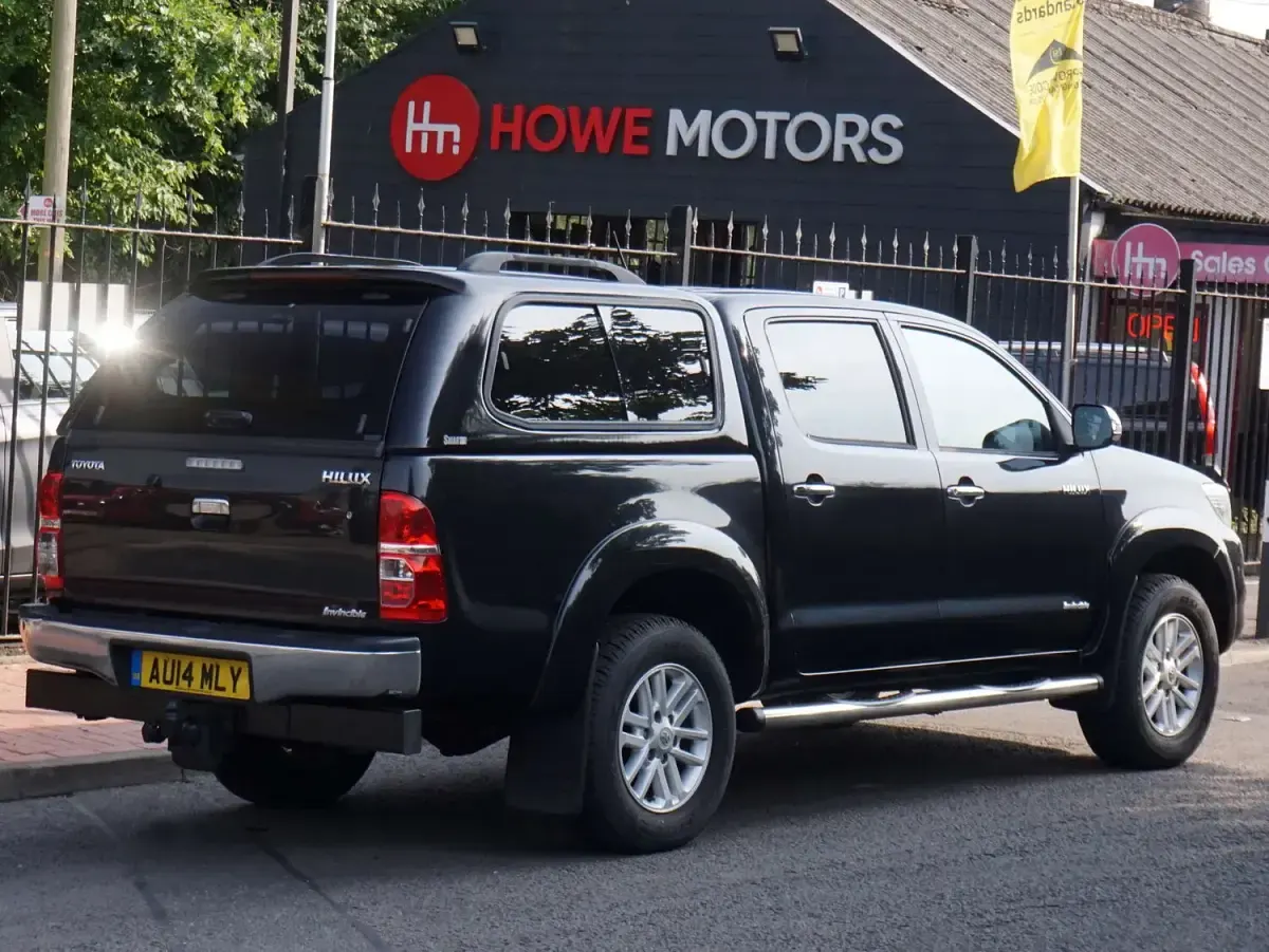 Used Toyota HiLux 171 HP (125 kW) 2014 Black Pickup