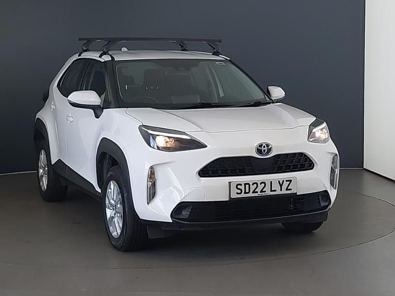 White Used 2022 Toyota Yaris Hybrid Estate | £15,998 (Good price) - Image 1/4