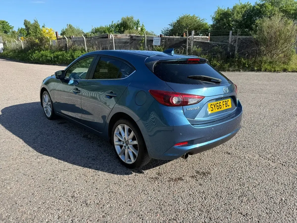 Used Mazda 3 Inclusive 120 HP (88 kW) 2018 Blue Hatchback