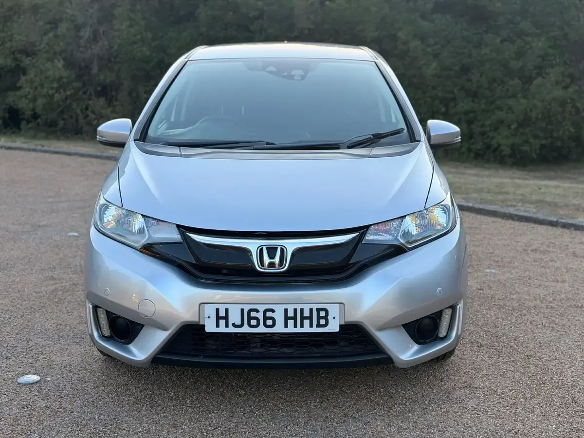 Used Honda Jazz SE 102 HP (75 kW) 2016 Silver Hatchback