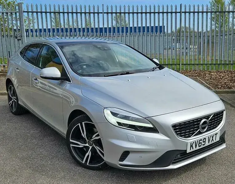 Used Volvo V40 R-Design 120 HP (88 kW) 2019 Silver Hatchback