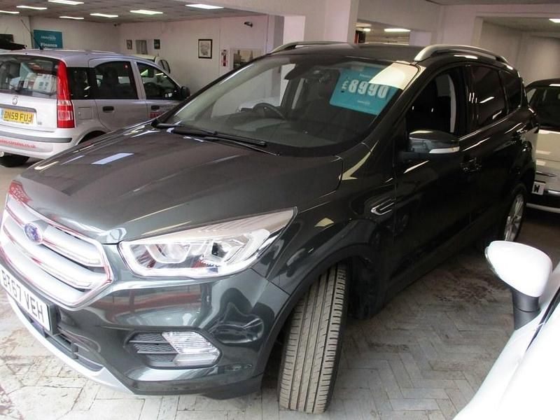 Used Ford Kuga Titanium 120 HP (88 kW) 2017 Green SUV