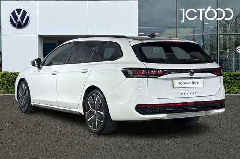 Used VW Passat R-line 150 HP (110 kW) 2024 White Estate