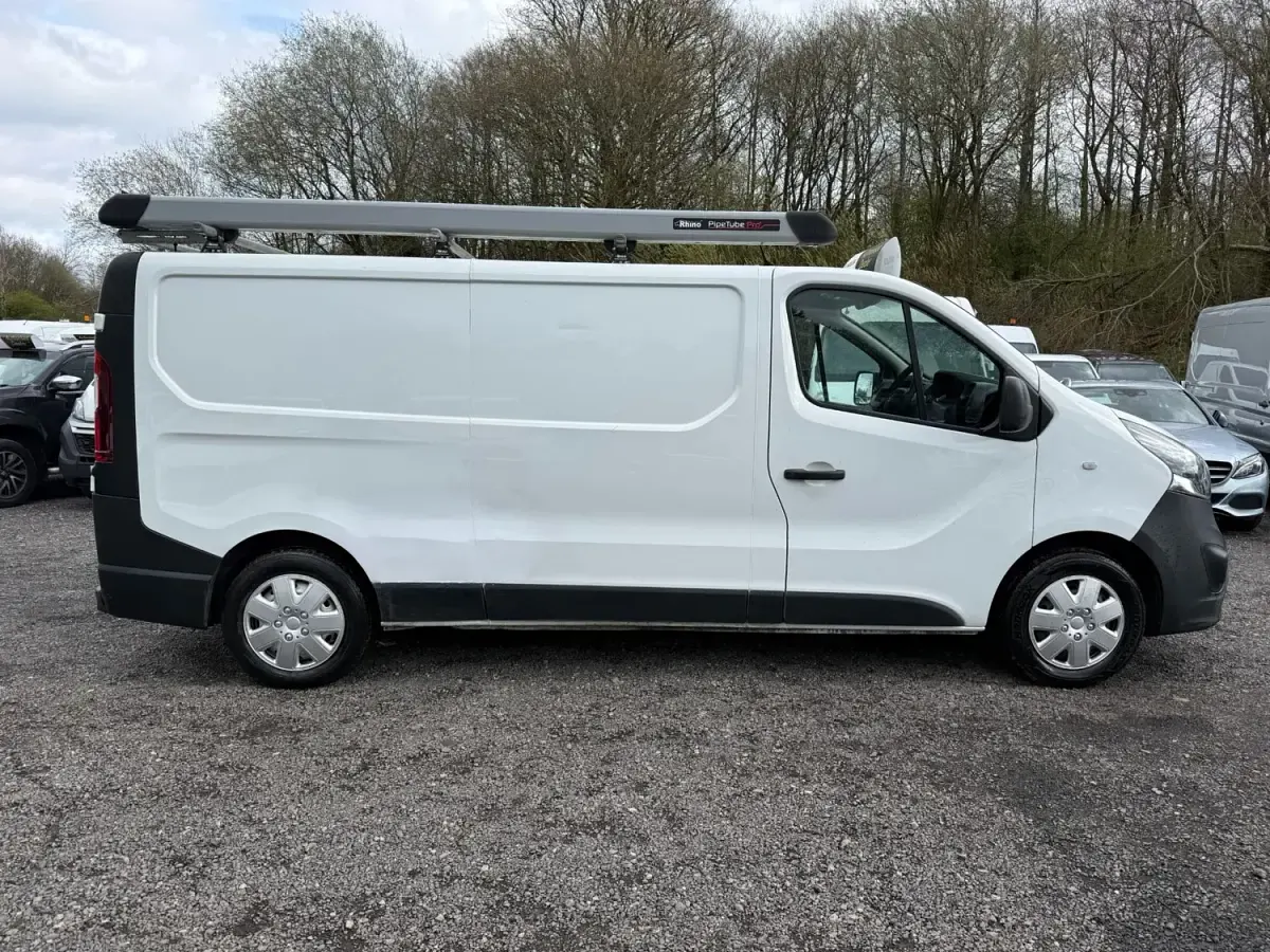 Usado Vauxhall Vivaro 120 HP (88 kW) 2019 Branco Monovolume