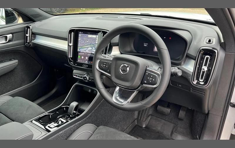 Used Volvo XC40 Plus 161 HP (118 kW) 2026 White SUV