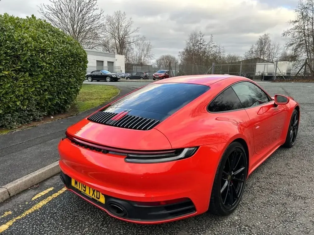 Begagnad Porsche 911 2019 Orange Sportkupé