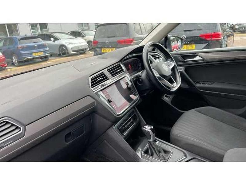 Used VW Tiguan Allspace Life 150 HP (110 kW) 2023 Deep black pearl SUV