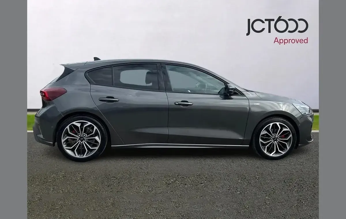 Used Ford Focus ST-Line X 153 HP (112 kW) 2025 Grey Hatchback