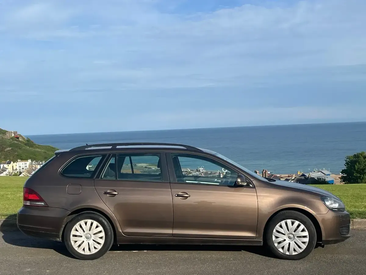Used VW Golf VII S 105 HP (77 kW) 2013 Brown Estate