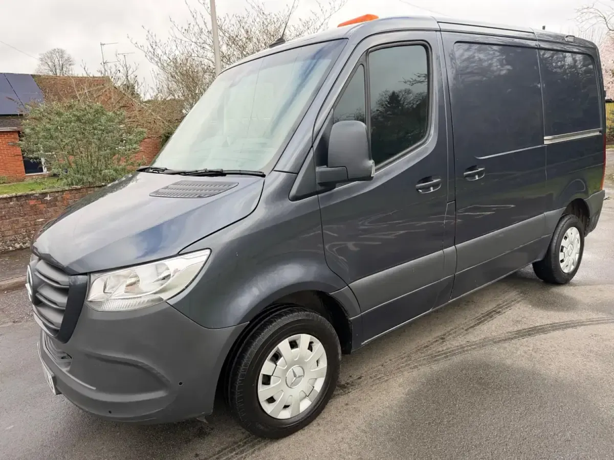 Begagnad Mercedes Sprinter Premium 148 HK (108 kW) 2022 Grå Van