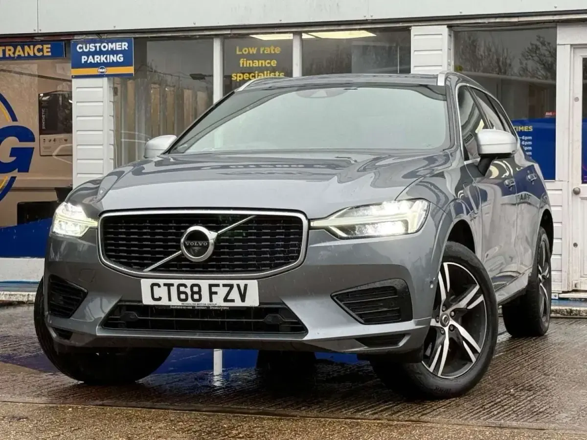 Used Volvo XC60 R-Design 390 HP (286 kW) 2019 Grey SUV