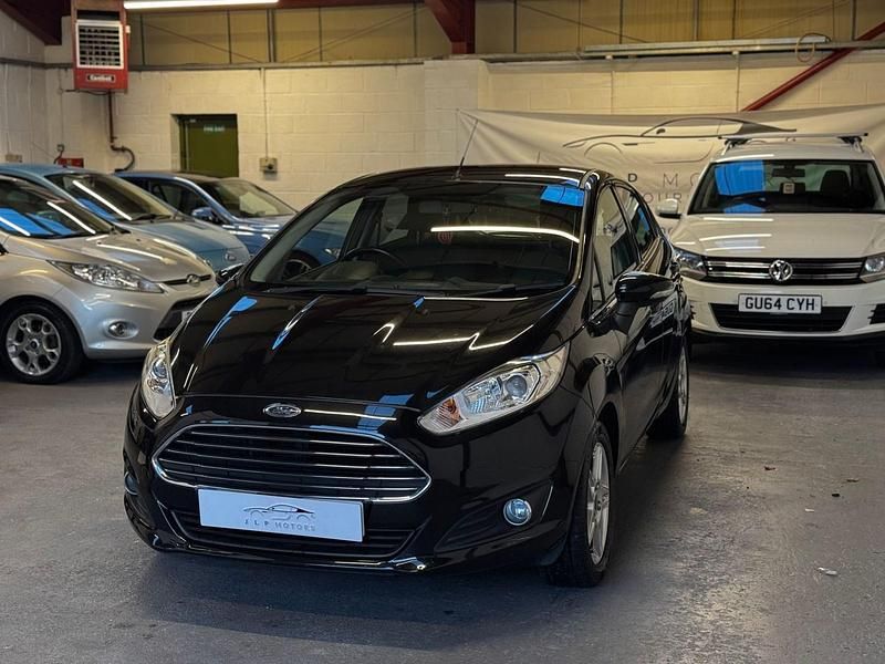 Second-hand Ford Fiesta Zetec 81 CP (59 kW) 2014 Negru Hatchback