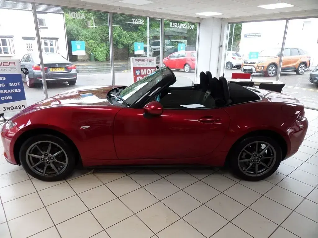 Used Mazda MX5 131 HP (96 kW) 2019 Red Cabriolet