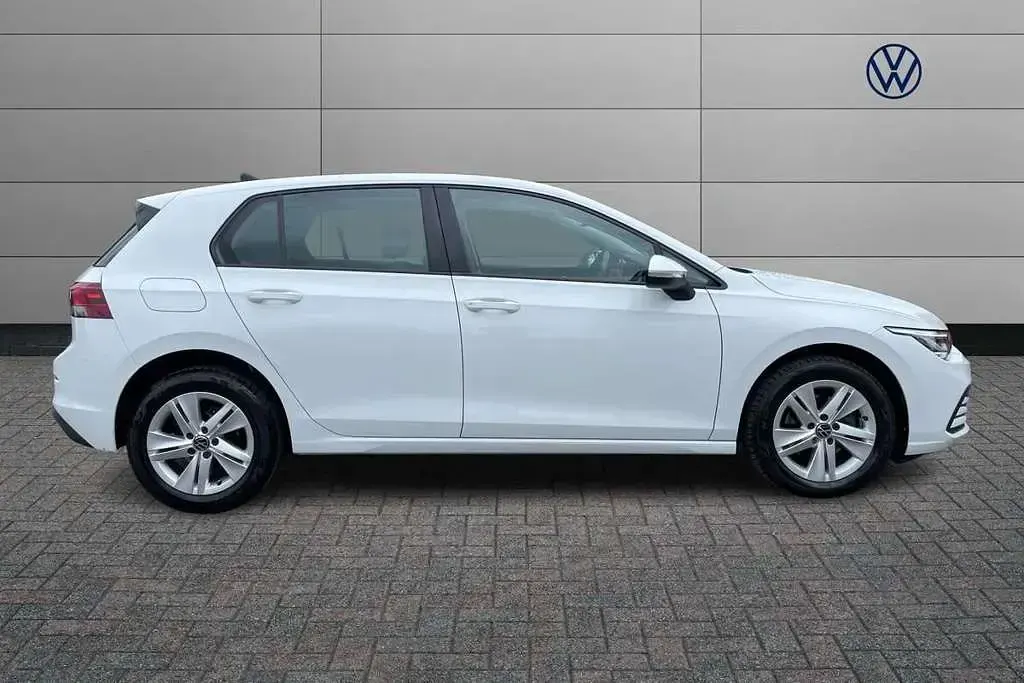 Used VW Golf VIII Life 110 HP (80 kW) 2022 White Hatchback