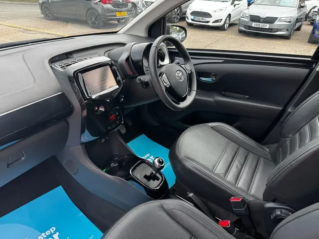Used Toyota Aygo X-clusiv 68 HP (50 kW) 2014 Black Hatchback