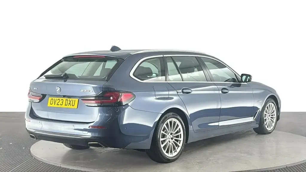 Used BMW 530e Comfort Edition 292 HP (214 kW) 2023 Blue Estate