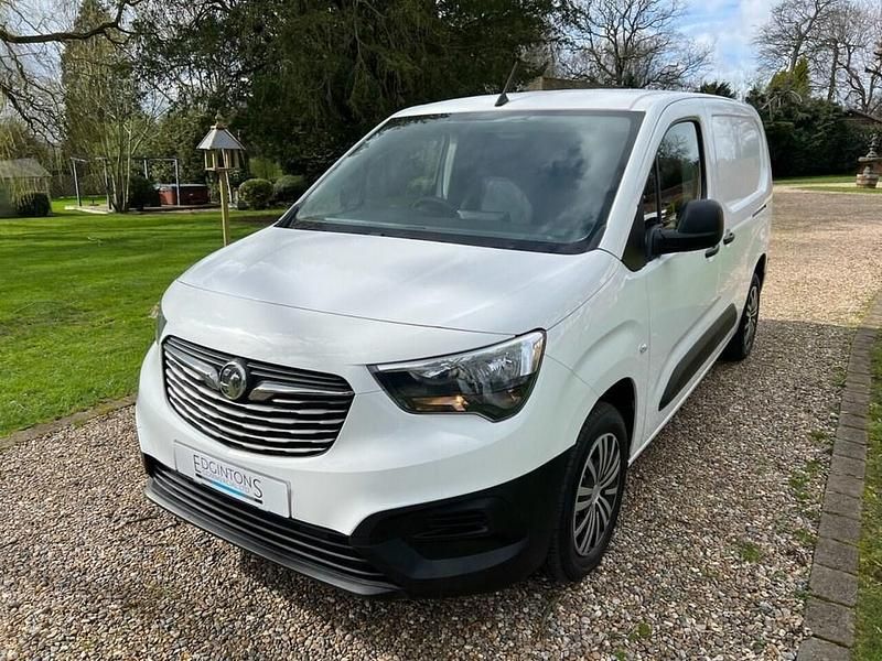 Used Vauxhall Combo Edition 100 HP (73 kW) 2019 White MPV