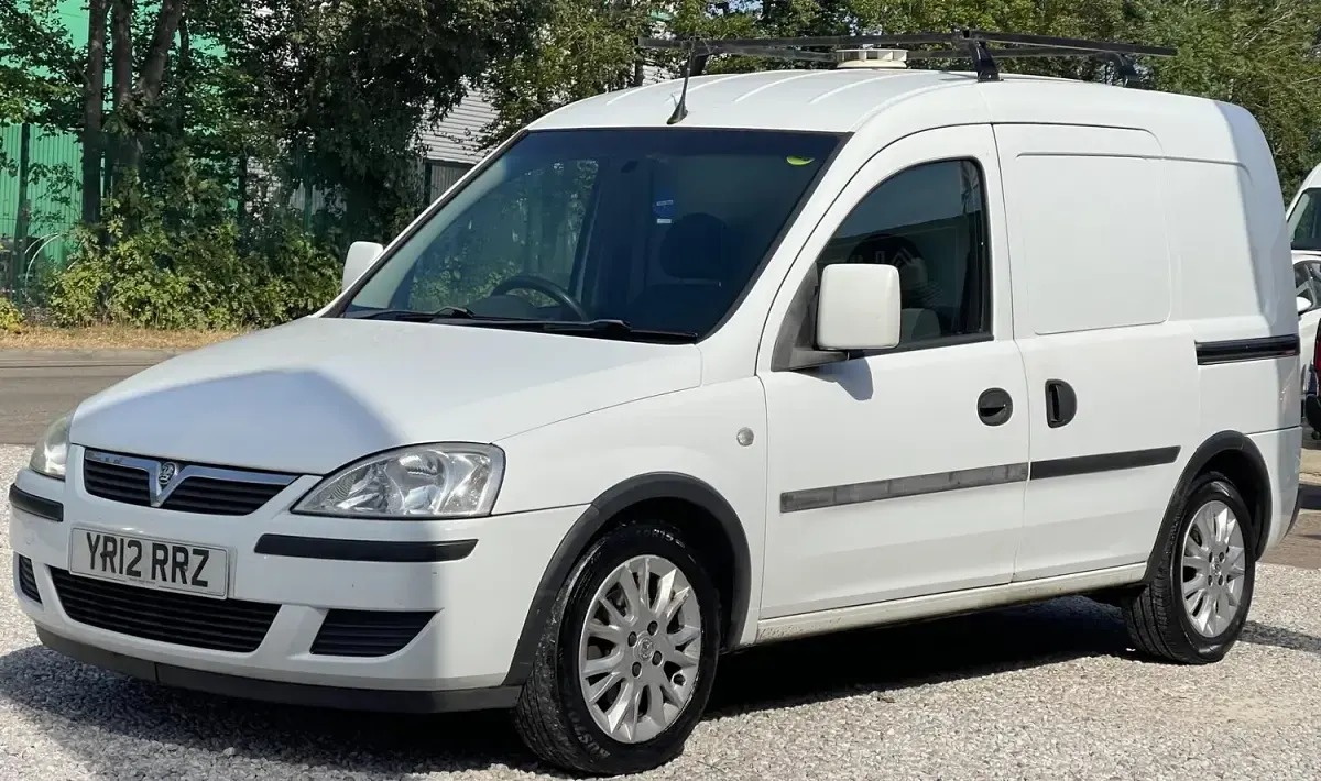 Used Vauxhall Combo 75 HP (55 kW) 2012 White MPV