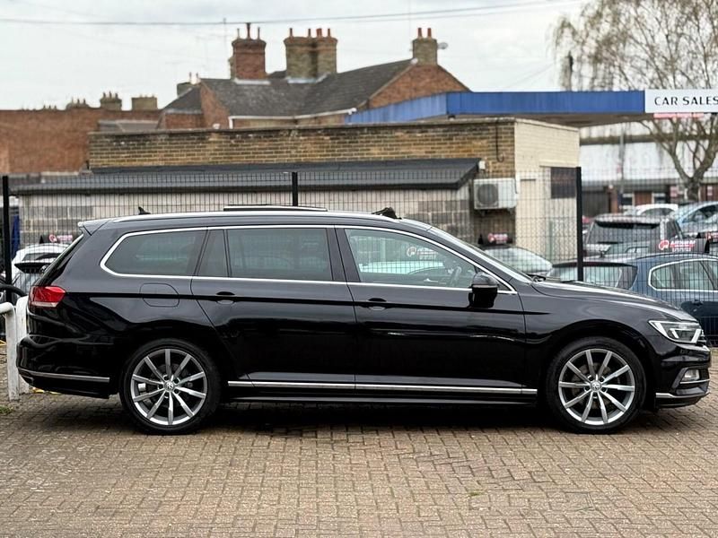 Begagnad VW Passat R-line 190 HK (139 kW) 2018 Svart Kombi