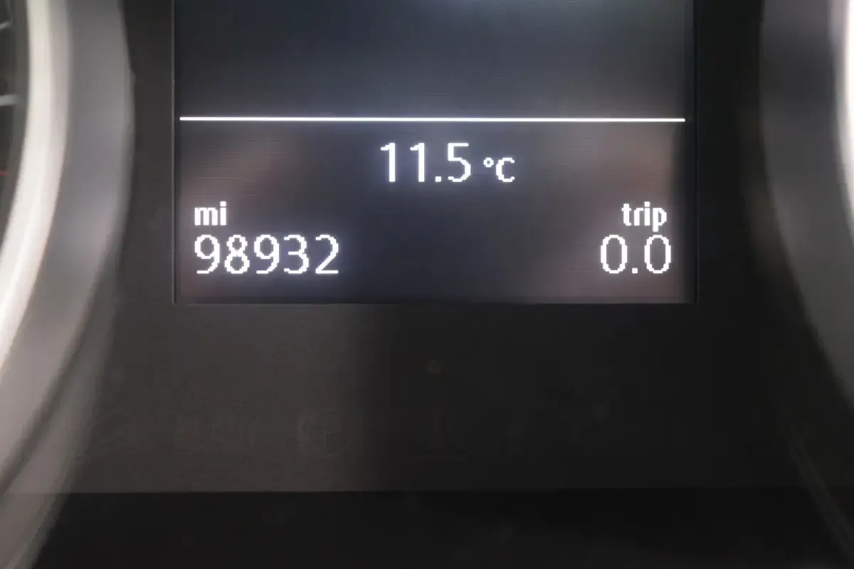 Used VW Golf VII SE 105 HP (77 kW) 2014 Red Hatchback