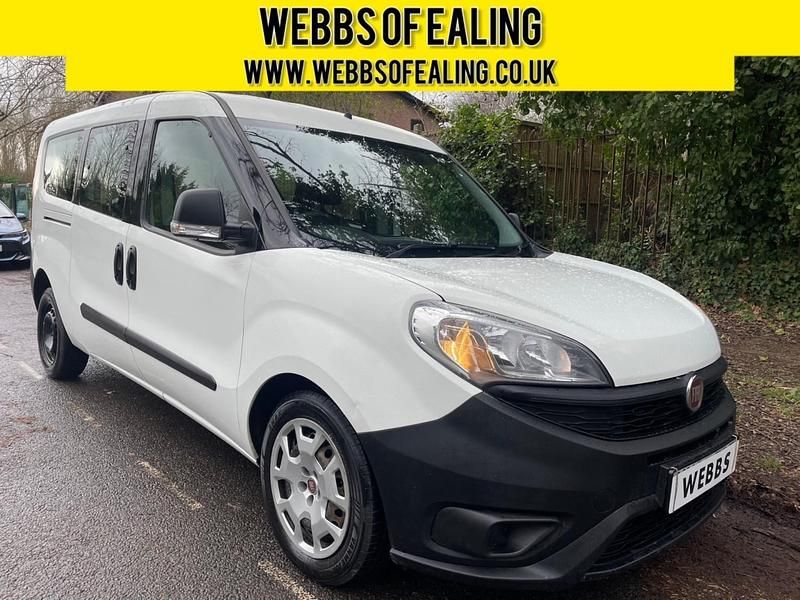 Used Fiat Doblò Active 105 HP (77 kW) 2017 White MPV