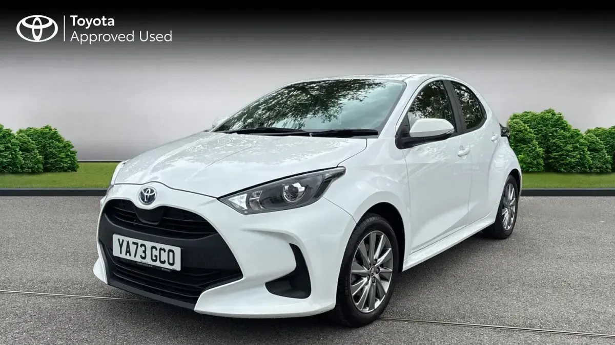Usado Toyota Yaris Hybrid 116 HP (85 kW) 2024 Branco Citadino