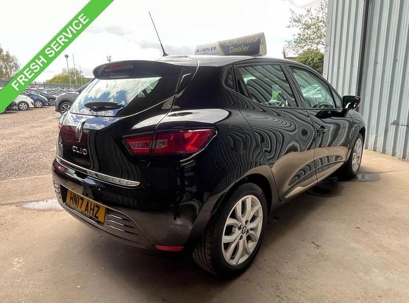 Used Renault Clio IV Dynamique 75 HP (55 kW) 2017 Black Hatchback