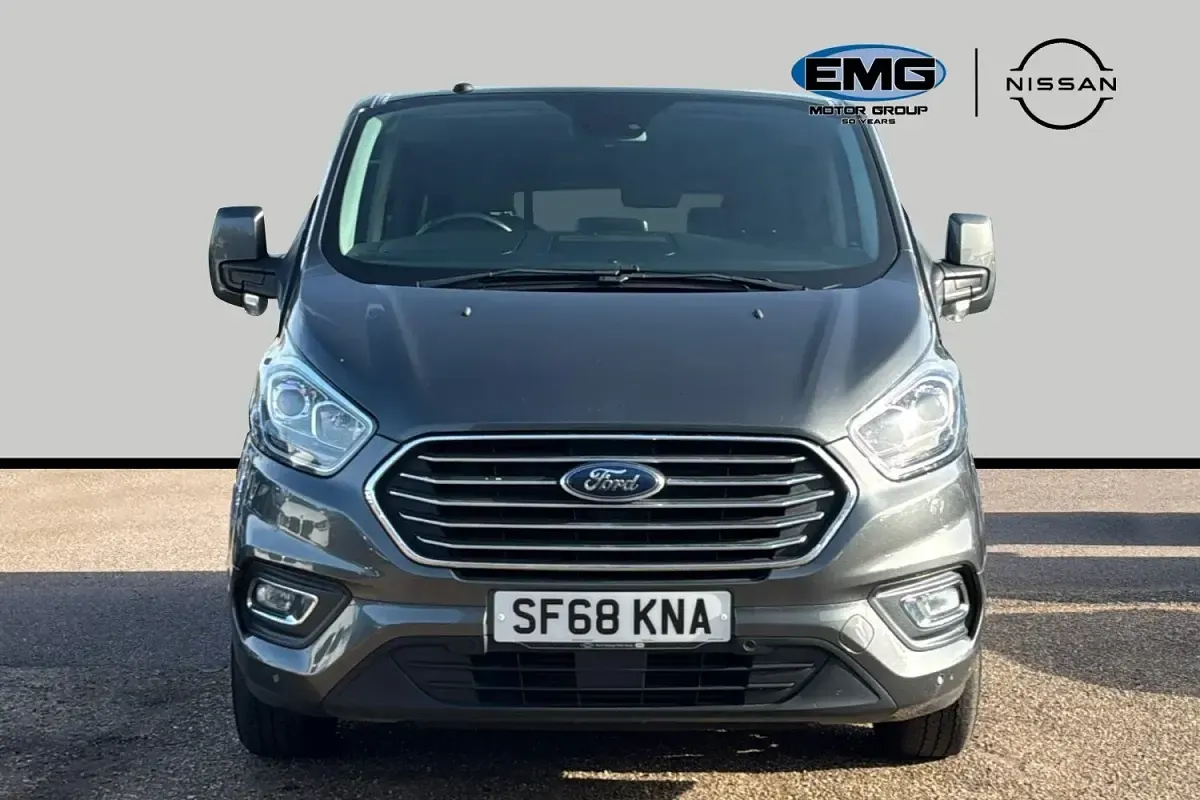 Usado Ford Tourneo Titanium 130 HP (95 kW) 2018 Cinzento Monovolume