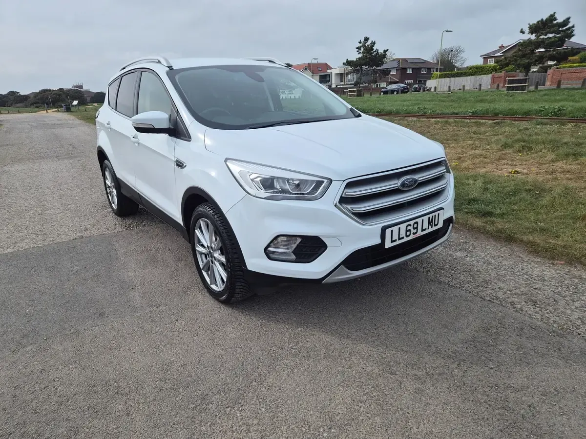 Used Ford Kuga Titanium 150 HP (110 kW) 2019 Frozen white SUV