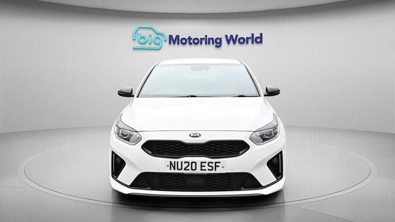 Usado Kia Ceed GT-Line 138 HP (101 kW) 2020 Branco Citadino
