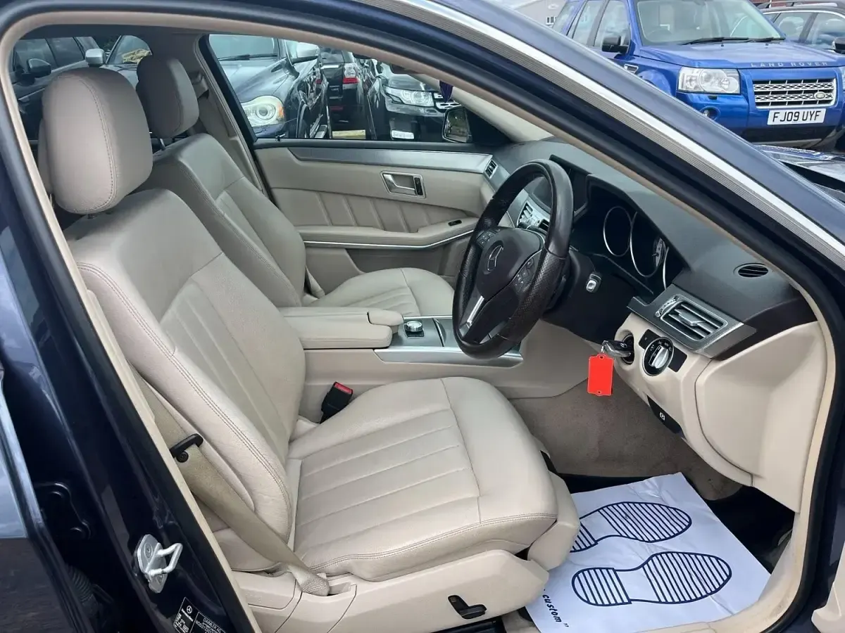 Used Mercedes E220 SE 2014 Blue Estate